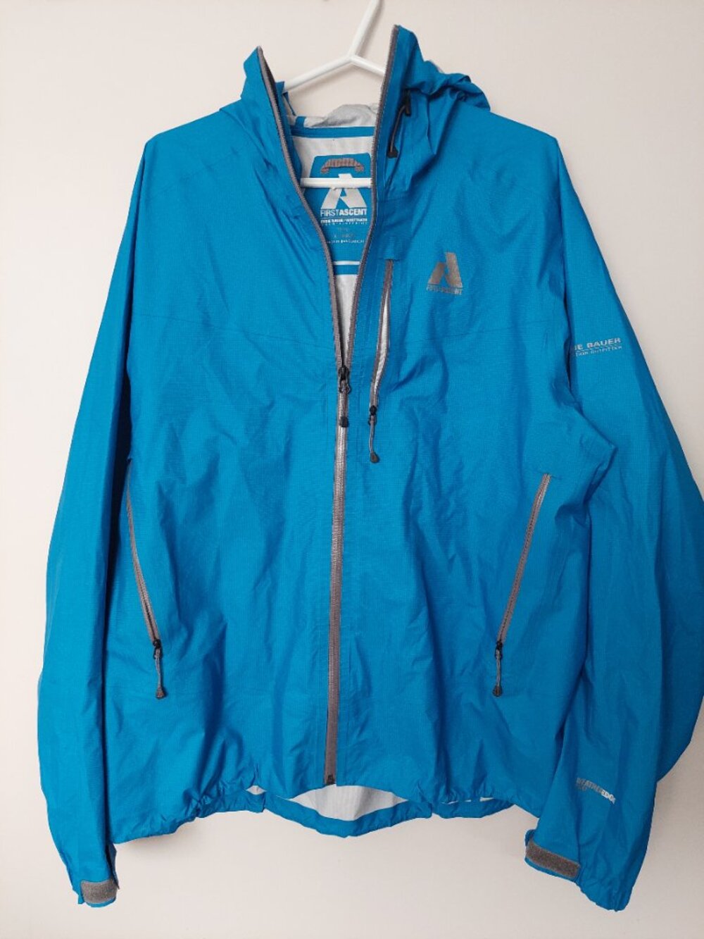 Eddie Bauer First Ascent Men's XL Hooded Ultralight Hard Shell Rain Jacket